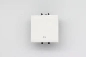 INTERRUPTEUR SIMPLE ALLUMAGE TOUCHE LARGE 16A A VOYANT INTEGRE CLARA 43