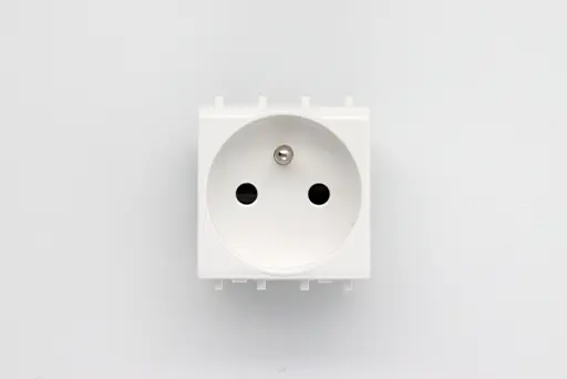 PRISE 2P+T FRANCAISE 16A ANTIBACTERIEN 43