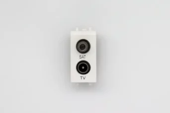 PRISE COMBINEE TV/SAT 1 MODULE CLARA 43